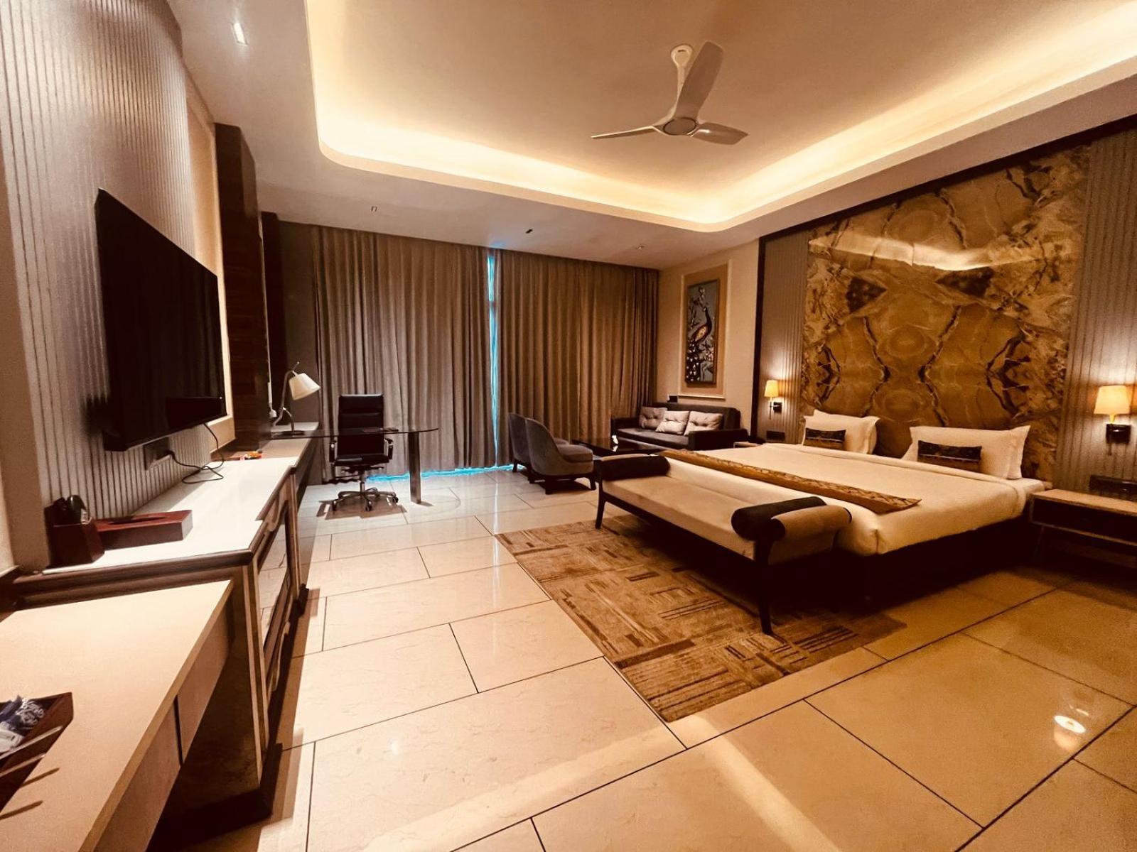 Lokesh Hotel Talai  المظهر الخارجي الصورة