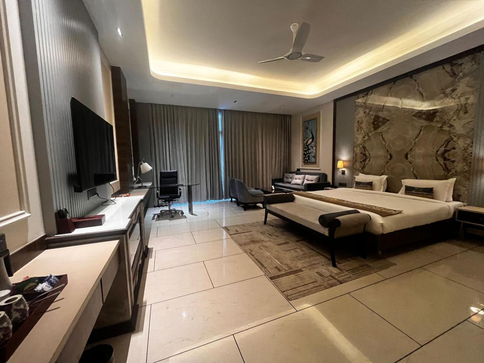 Lokesh Hotel Talai  المظهر الخارجي الصورة